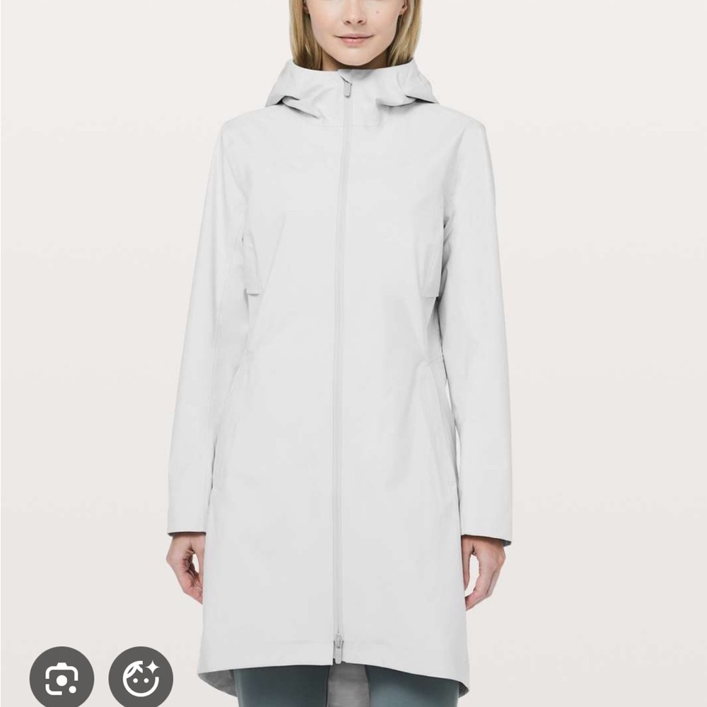 Lululemon Waterproof Rain Jacket in Light Chrome Size 2